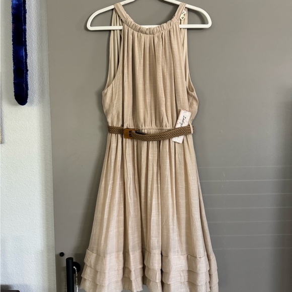 Dresses & Skirts - Beige Sleeveless Dress with Belt